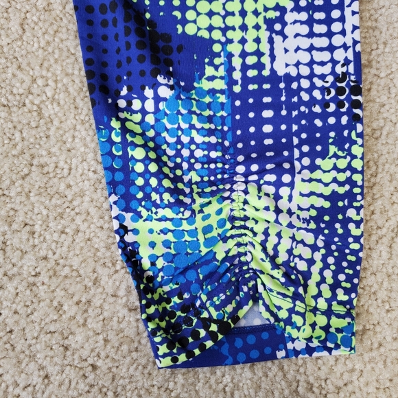 Calvin Klein Performance Ruched Legging Capri - Picture 5 of 8